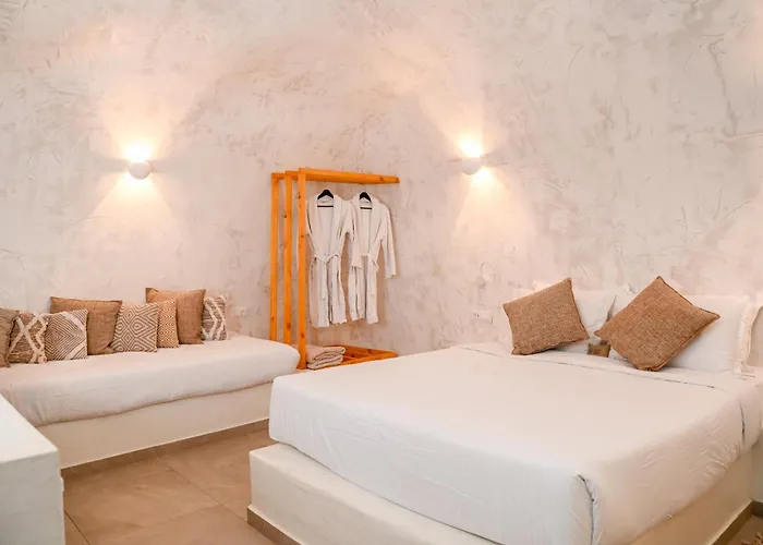 White Curves Santorini Bed & Breakfast 4*