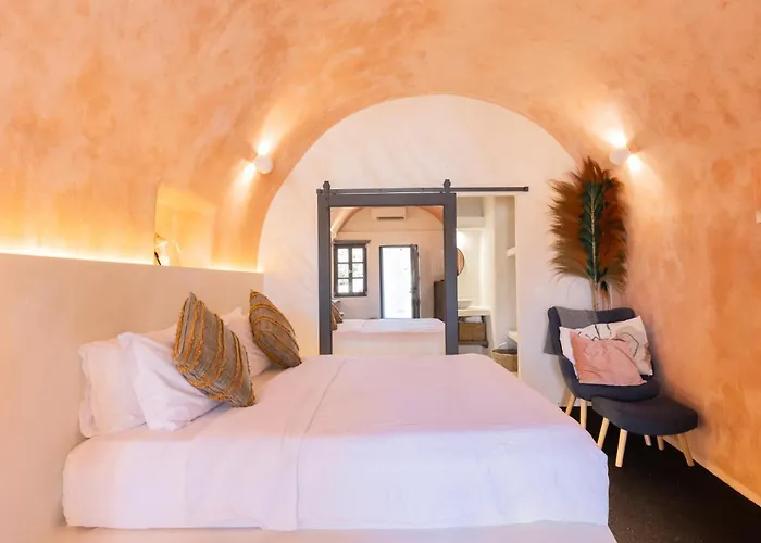 White Curves Santorini Akrotírion