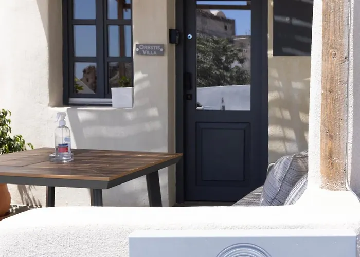 White Curves Santorini Akrotírion