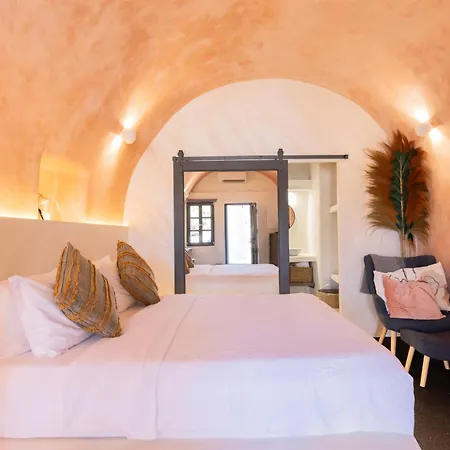 White Curves Santorini Akrotírion