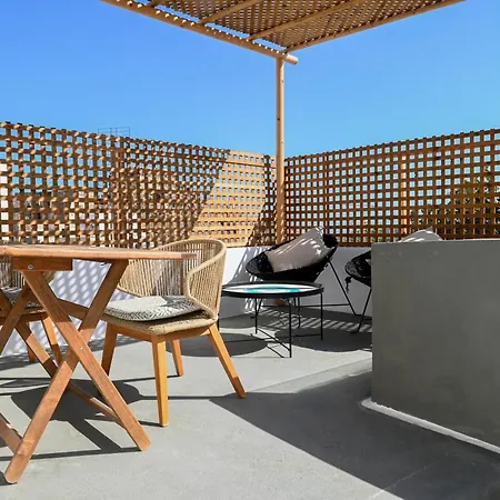 White Curves Santorini 4*