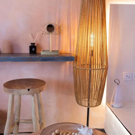 White Curves Santorini 4*