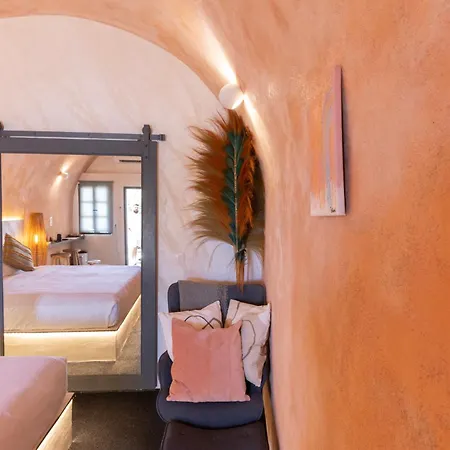 White Curves Santorini Bed & Breakfast