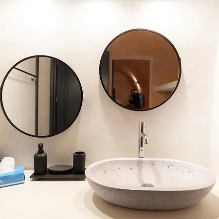 White Curves Santorini Bed & Breakfast