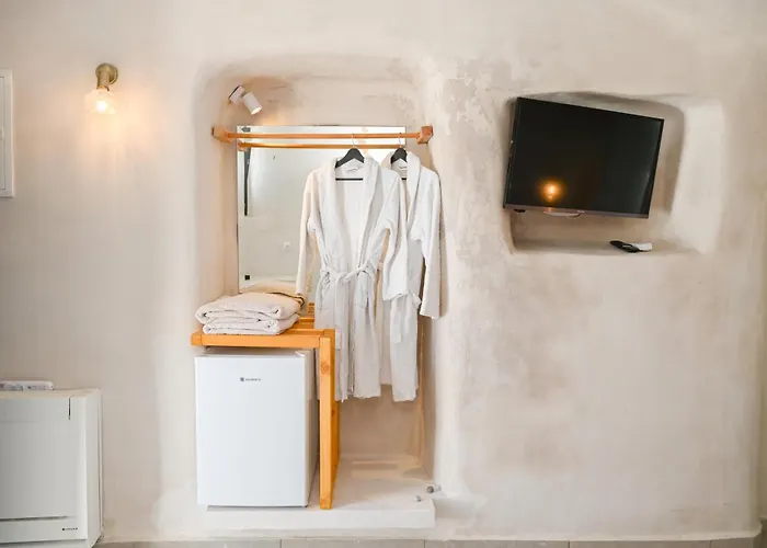 White Curves Santorini 4*