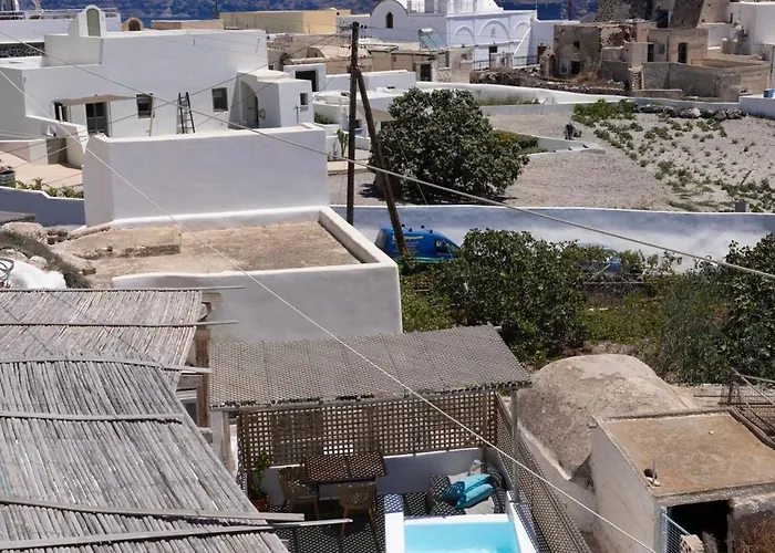 White Curves Santorini Akrotírion