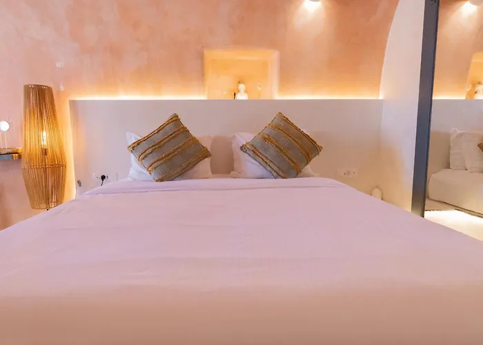 White Curves Santorini 住宿加早餐酒店 Akrotírion