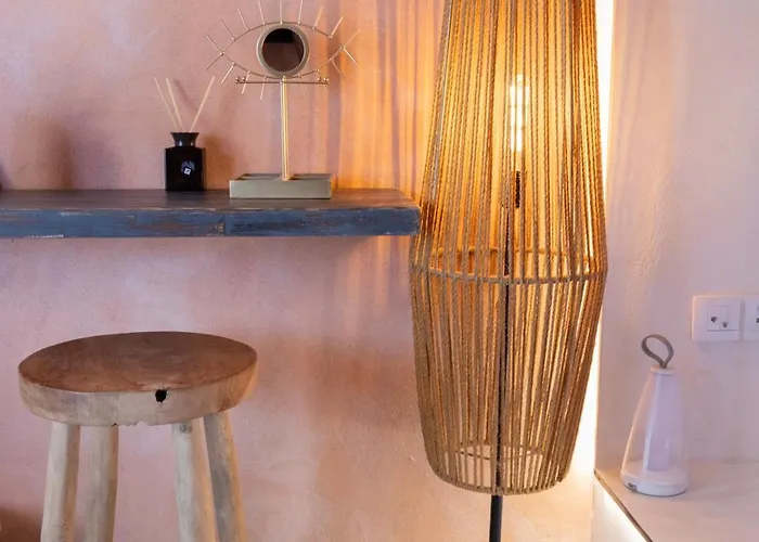 White Curves Santorini 4*