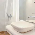 White Curves Santorini Bed & Breakfast 4*