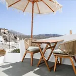 Bed & Breakfast White Curves Santorini 4*