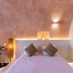Bed & Breakfast White Curves Santorini 4*