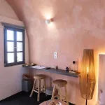 White Curves Santorini Bed & Breakfast 4*