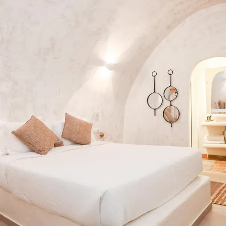 White Curves Santorini Bed & Breakfast