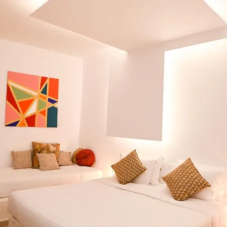 White Curves Santorini 4*