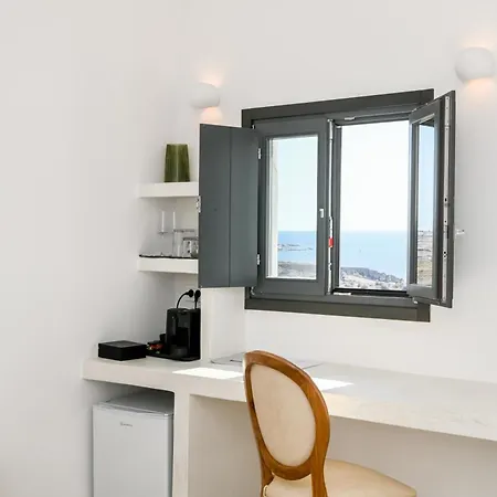 White Curves Santorini Ακρωτήρι