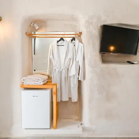 White Curves Santorini 4*