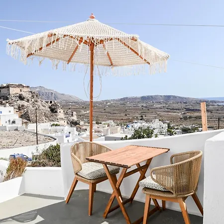 White Curves Santorini Bed and Breakfast 4*