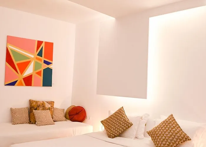 White Curves Santorini 4*