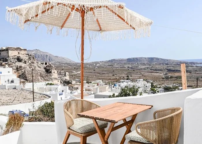 White Curves Santorini Bed & Breakfast 4*