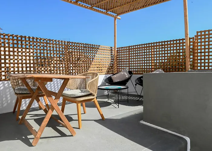 White Curves Santorini 4*