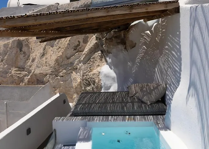 White Curves Santorini Bed & Breakfast 4*