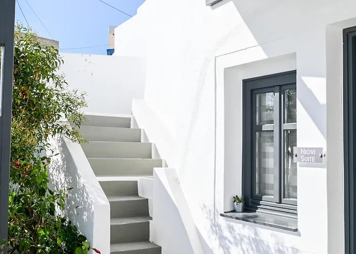 White Curves Santorini 4* Akrotírion